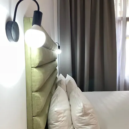 The Maroon Bottle Luxury Апарт-отель Салоники