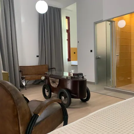 The Maroon Bottle Luxury Апарт-отель Салоники