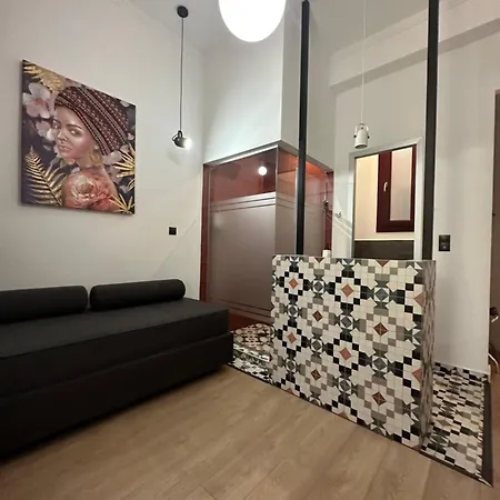 The Maroon Bottle Luxury 4* Салоники