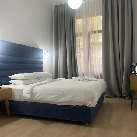 Ξενοδοχείο με διαμερίσματα The Maroon Bottle Luxury 4*