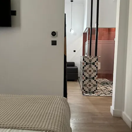 Ξενοδοχείο με διαμερίσματα The Maroon Bottle Luxury 4*